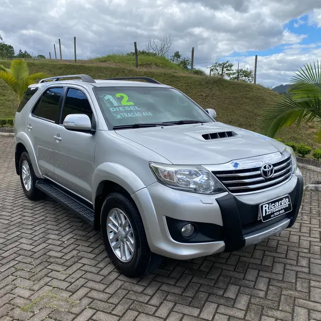 Carro Toyota Hilux SW4 2012 SRV 3.0 4X4 (7 Lugares)