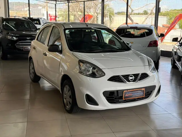 Carro Nissan March 2016 1.0 12V S (Flex)