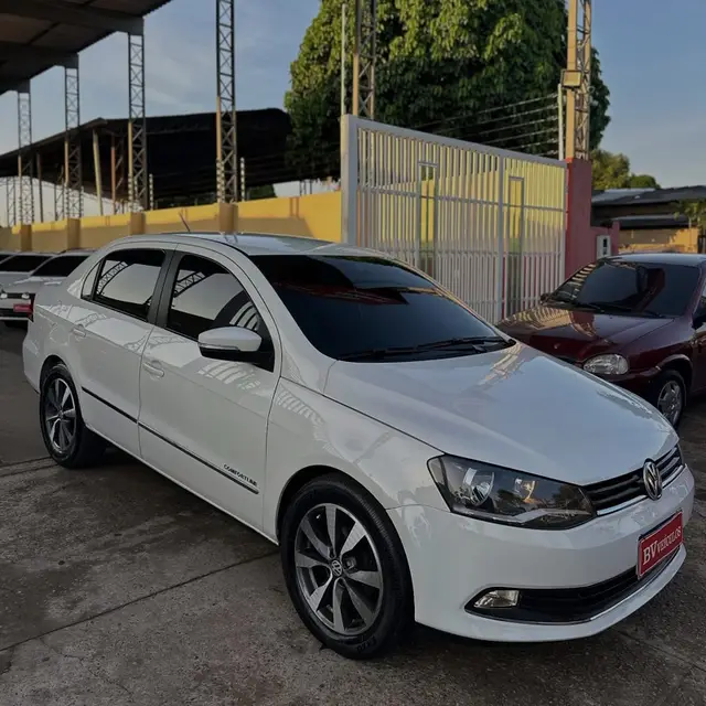 Carro Volkswagen Voyage 2015 1.6 VHT Comfortline I-Motion (Flex)