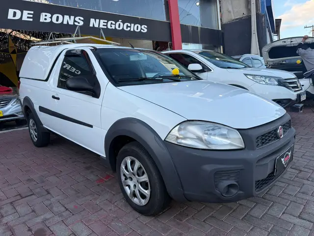 Carro Fiat Strada 2015 Working 1.4 (Flex)