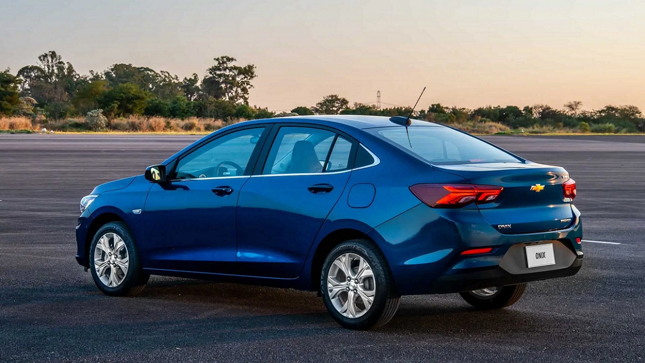 Novo Chevrolet Onix sedã: consumo de 20 km/l, mas porta-malas menor