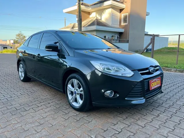 Carro Ford Focus Hatch 2015 SE Plus 2.0 16V PowerShift