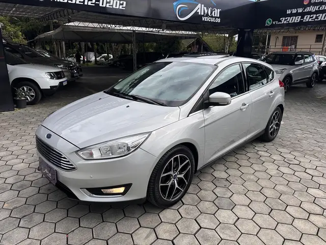 Carro Ford Focus Hatch 2017 Titanium Plus 2.0 PowerShift