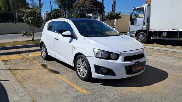 Carro Chevrolet Sonic 2014 Hatch LTZ 1.6 (Aut)