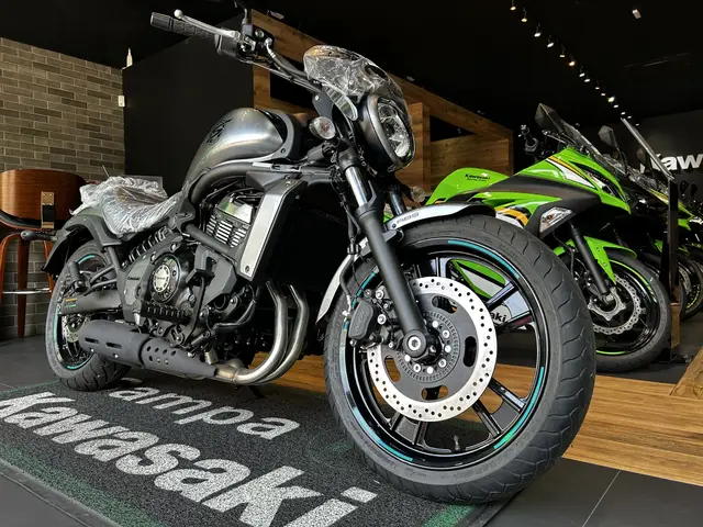Moto Kawasaki Vulcan 2025 S Café