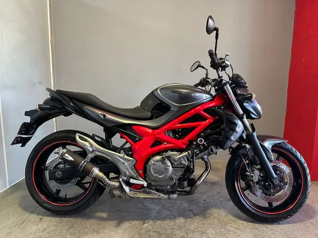 Moto Suzuki Gladius 2016 650