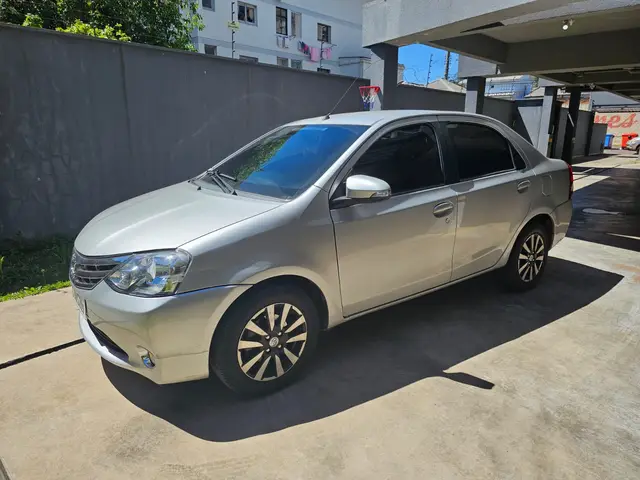 Carro Toyota Etios Sedan 2015 Platinum 1.5 (Flex)