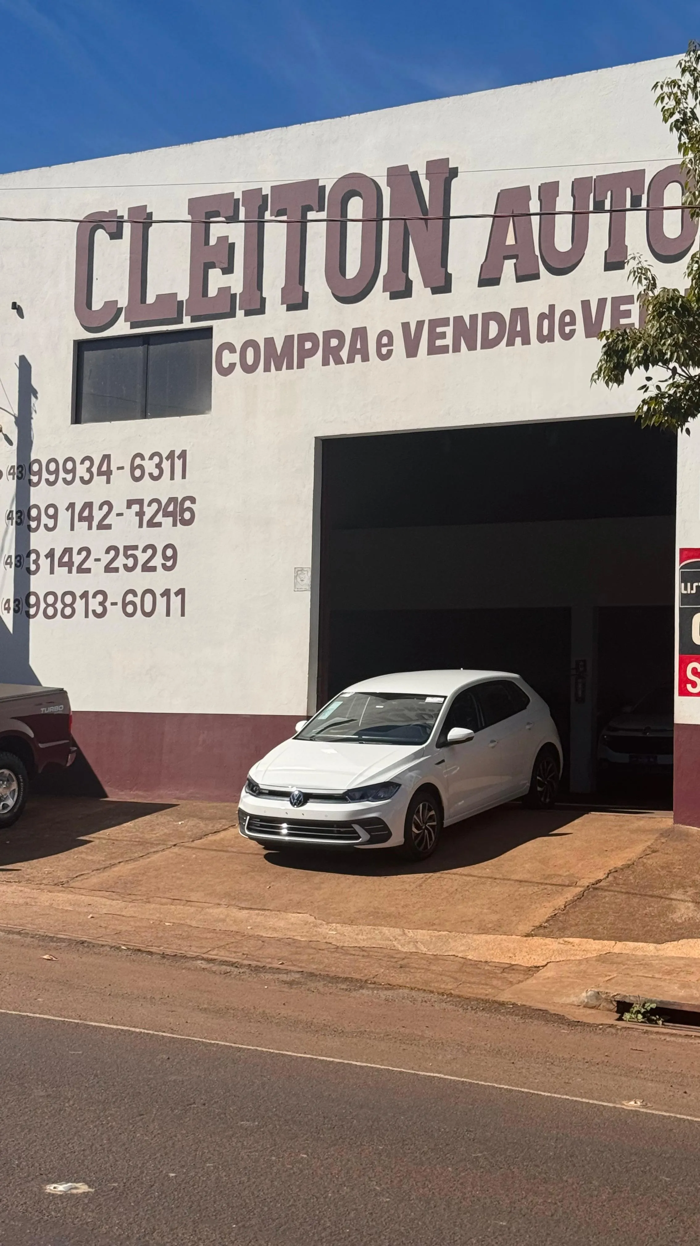 Fachada da loja CLEITON AUTOMOVEIS - Andirá - PR