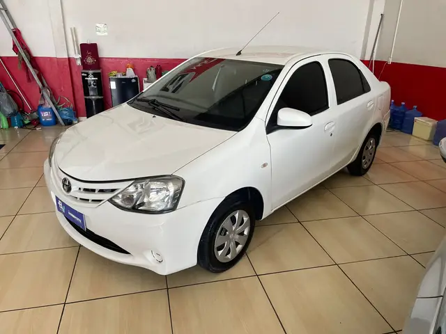 Carro Toyota Etios Sedan 2015 X 1.5 (Flex)