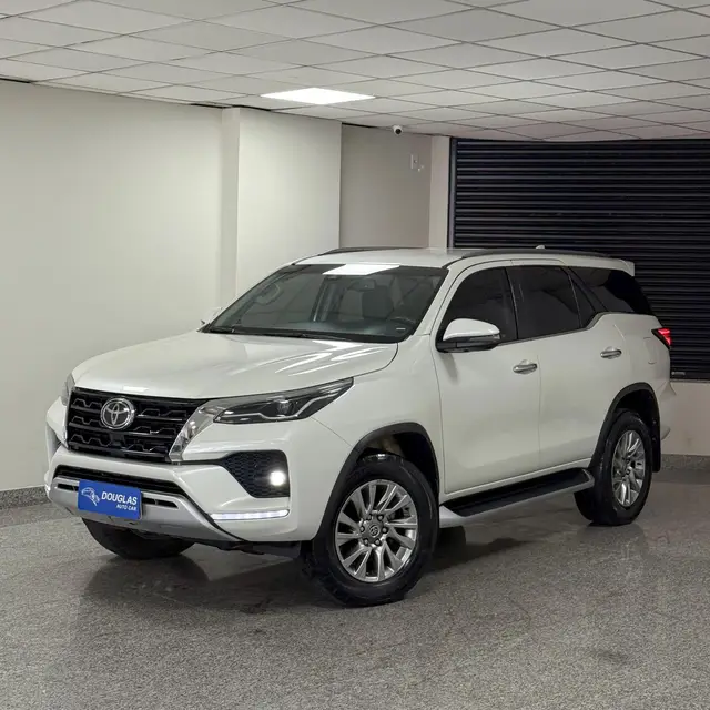 Carro Toyota SW4 2021 SRX 2.8 turbodiesel 7L 4x4 (Aut)