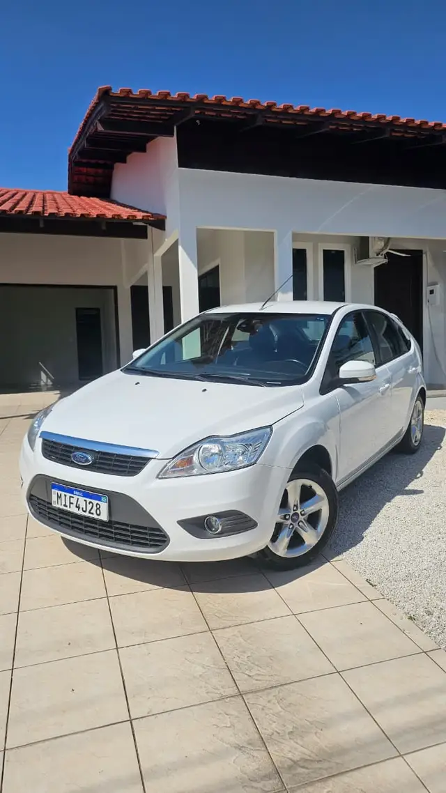 Carro Ford Focus Hatch 2012 2.0 16V Flex