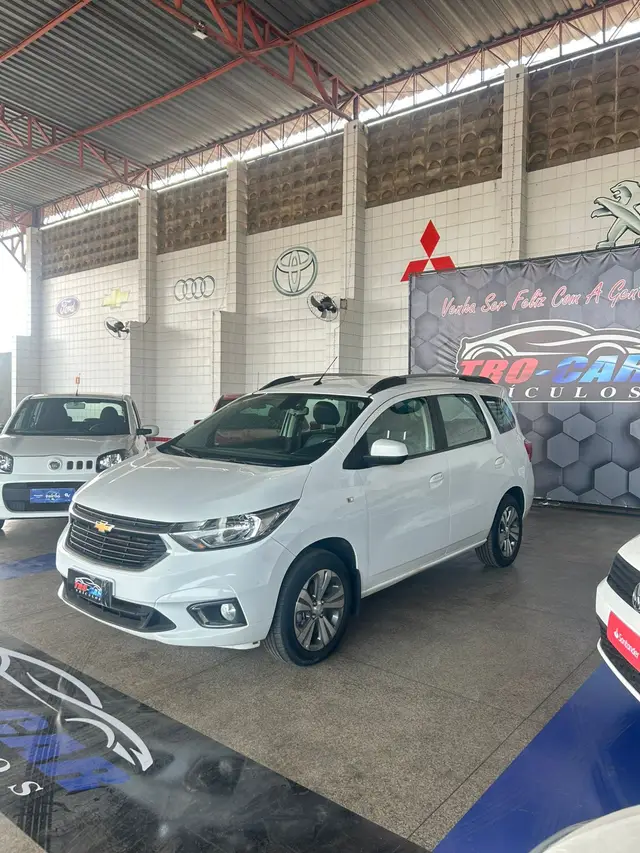 Carro Chevrolet Spin 2023 Premier 1.8 (Aut.)