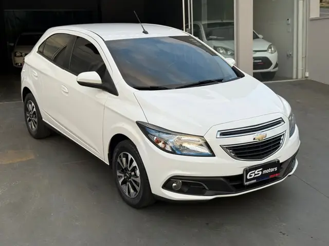 Carro Chevrolet Onix 2015 1.4 LTZ SPE/4 (Aut)
