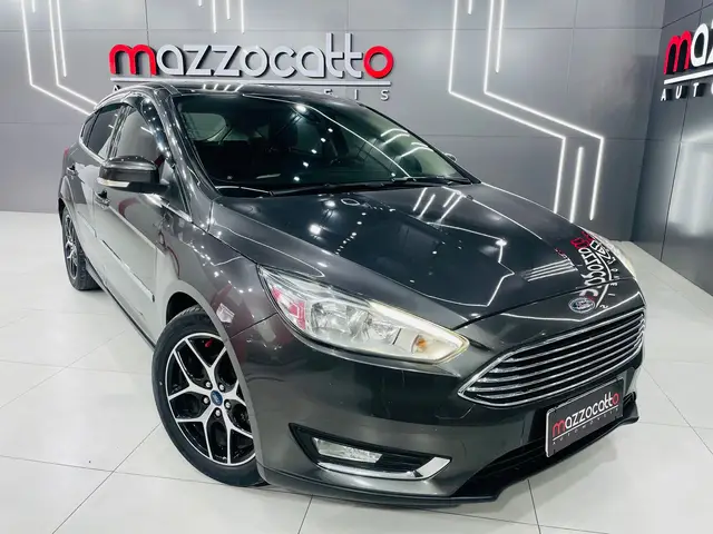 Carro Ford Focus Hatch 2017 Titanium 2.0 PowerShift