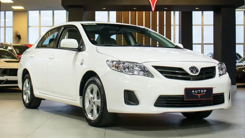 Toyota Corolla 2013 com menos de 10 mil km está à venda com preço de Onix 0km