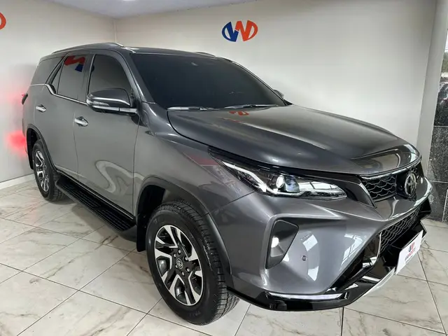 Carro Toyota SW4 2025 SRX Platinum 2.8 Turbodiesel 4x4 (Aut.) (7 Lugares)