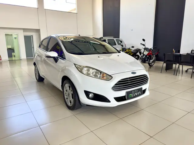 Carro Ford Fiesta Hatch 2014 SE 1.6