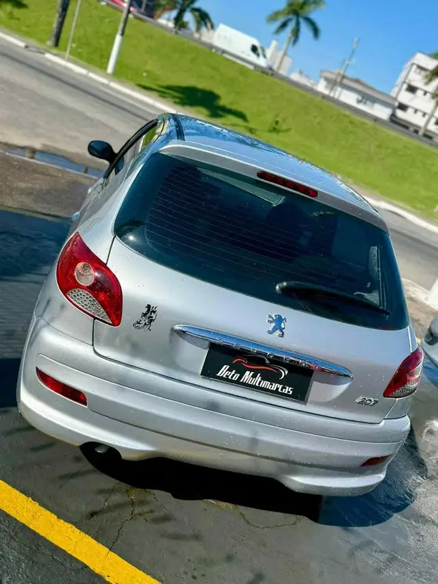 Carro Peugeot 207 2013 Hatch XR 1.4 8V (flex) 2p