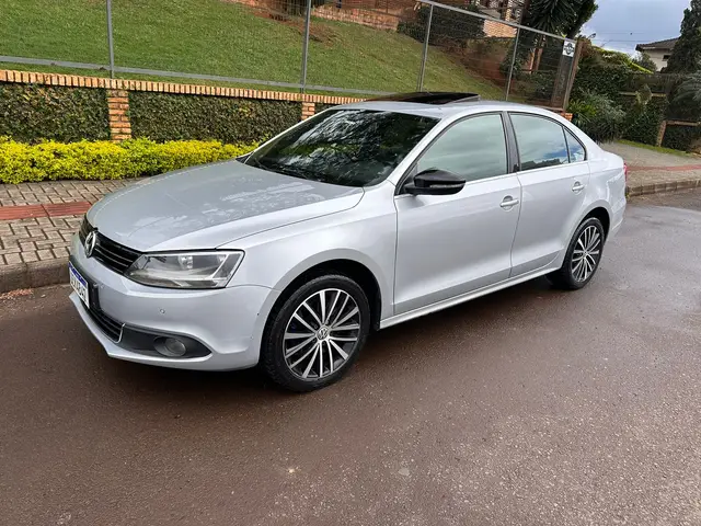 Carro Volkswagen Jetta 2013 2.0 Comfortline (Flex)