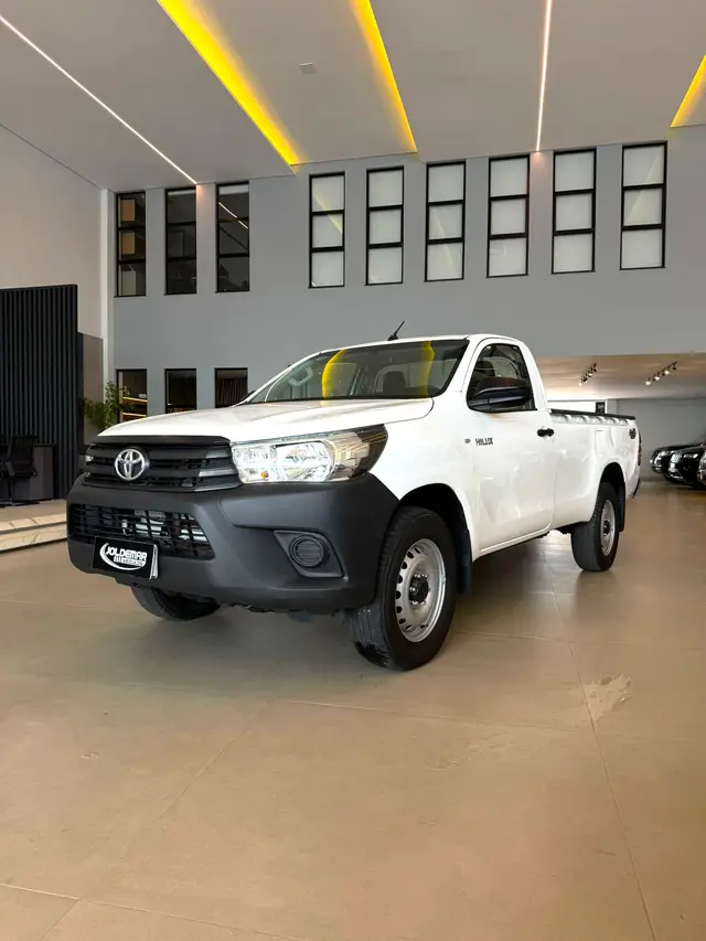 Carro Toyota Hilux Cabine Simples 2020 2.8 TDI CS 4x4