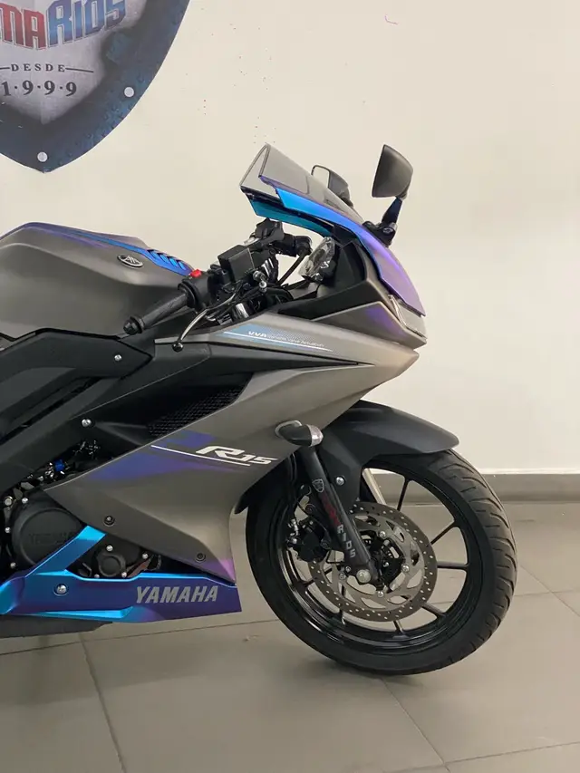 Moto Yamaha YZF R15 2025 ABS