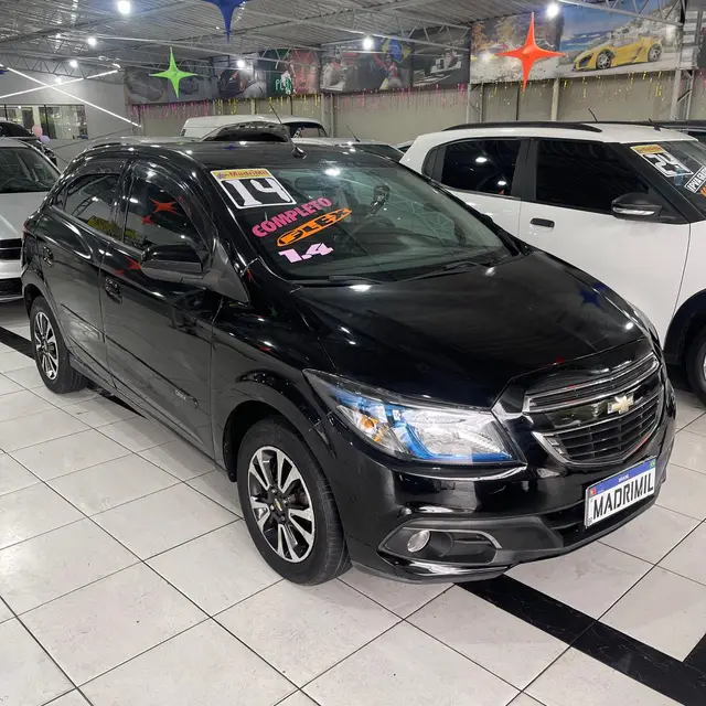 Carro Chevrolet Onix 2014 HATCH LTZ 1.4 8V FlexPower 5p Mec.