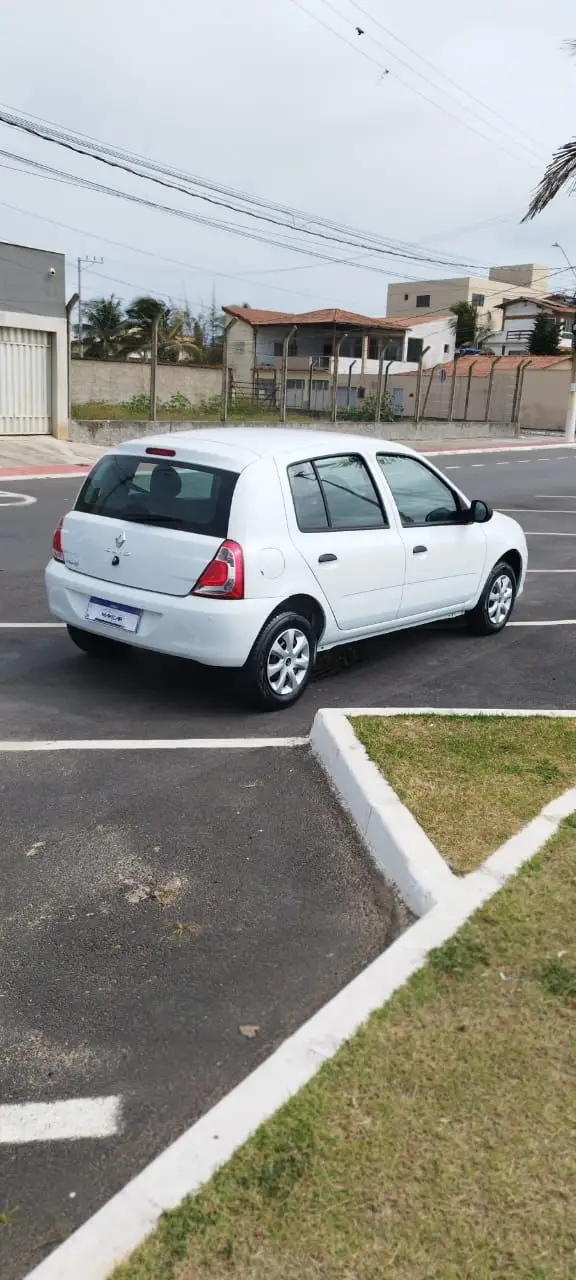 Carro Renault Clio 2015 Hatch. RN 1.0 16V