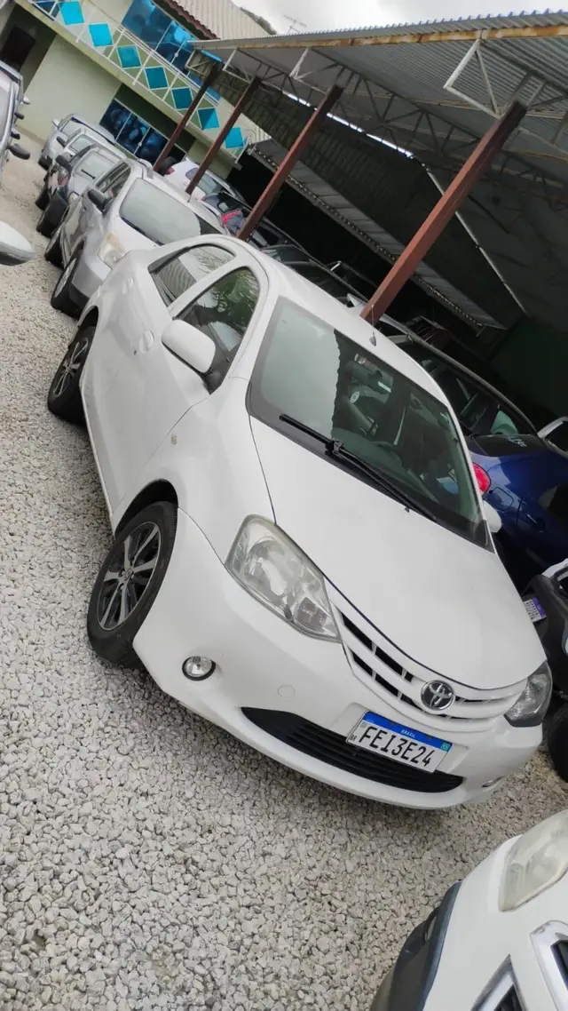 Carro Toyota Etios Sedan 2013 XS 1.5 (Flex)