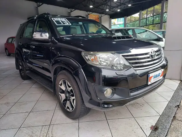 Carro Toyota Hilux SW4 2013 SRV 3.0 TDI 4X4 (5 Lugares)
