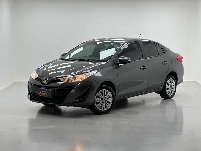 Carro Toyota Yaris Sedan 2021 1.5 XL Live (Flex)