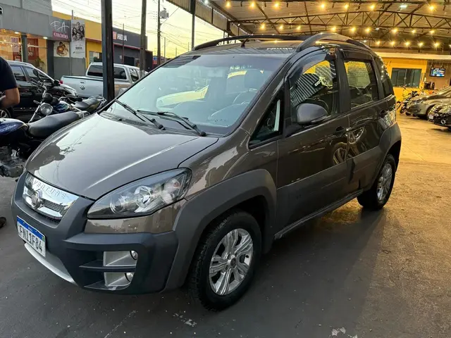 Carro Fiat Idea 2014 Adventure 1.8 16V E.TorQ (Flex)