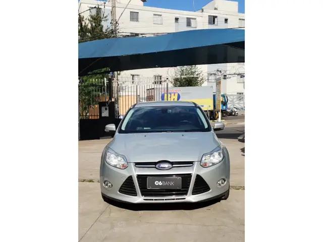 Carro Ford Focus Hatch 2014 SE 2.0 16V PowerShift