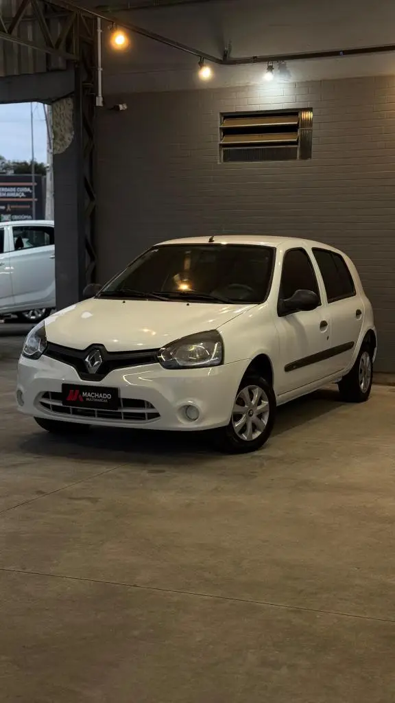 Carro Renault Clio 2015 Hatch. RN 1.0 16V