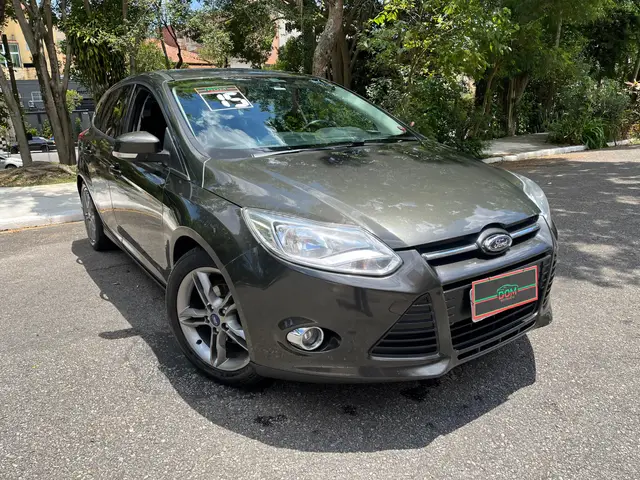 Carro Ford Focus Hatch 2015 SE Plus 2.0 16V PowerShift