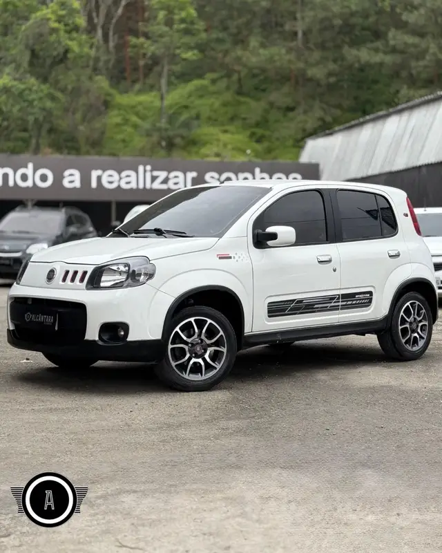 Carro Fiat Uno 2012 Sporting 1.4 8V (Flex) 4p
