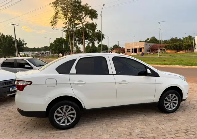 Carro Fiat Grand Siena 2017 Evo Attractive 1.4 8V (Flex)