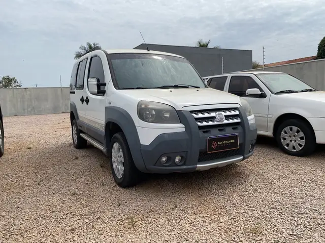 Carro Fiat Doblò 2013 Adventure Xingu 1.8 16V (Flex)