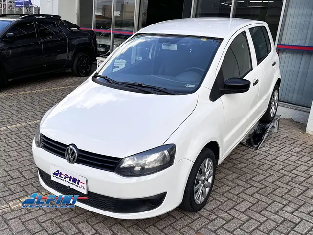 Carro Volkswagen Fox 2014 1.0 TEC Seleção (Flex)