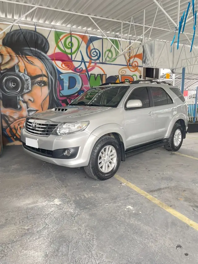 Carro Toyota Hilux SW4 2013 SRV 3.0 TDI 4X4 (5 Lugares)