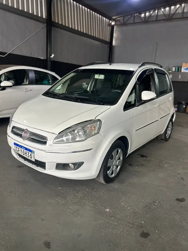 Carro Fiat Idea 2014 Essence 1.6 16V E.TorQ (Flex)