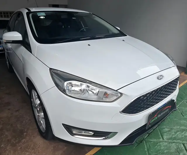 Carro Ford Focus Hatch 2017 SE Plus 1.6 TiVCT