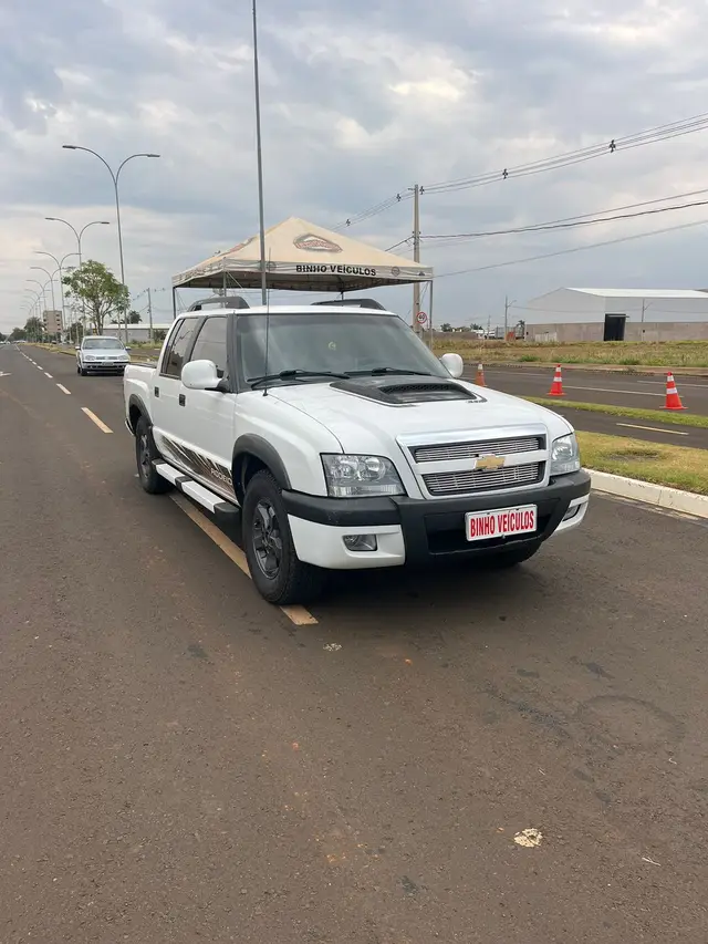 Carro Chevrolet S10 Cabine Dupla 2011 S10 Rodeio 2.4 Flexpower 4X2 (Cab Dupla)