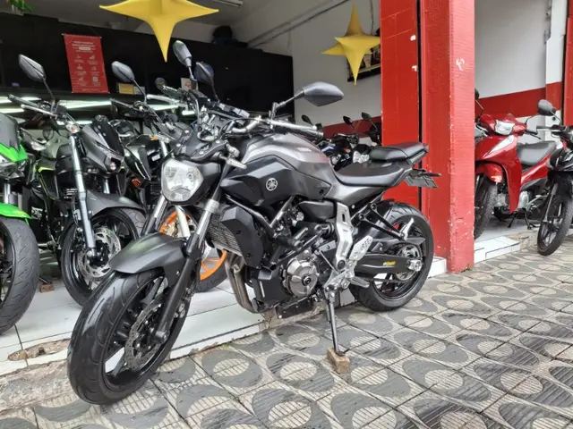 Moto Yamaha MT-07 2016 STD