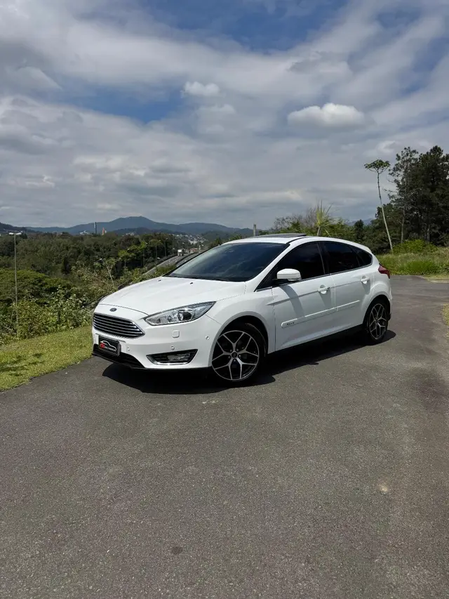 Carro Ford Focus Hatch 2016 SE Plus 2.0 PowerShift