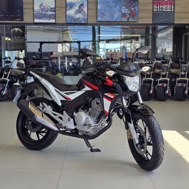 Moto Honda CB 250F Twister 2017 Standard