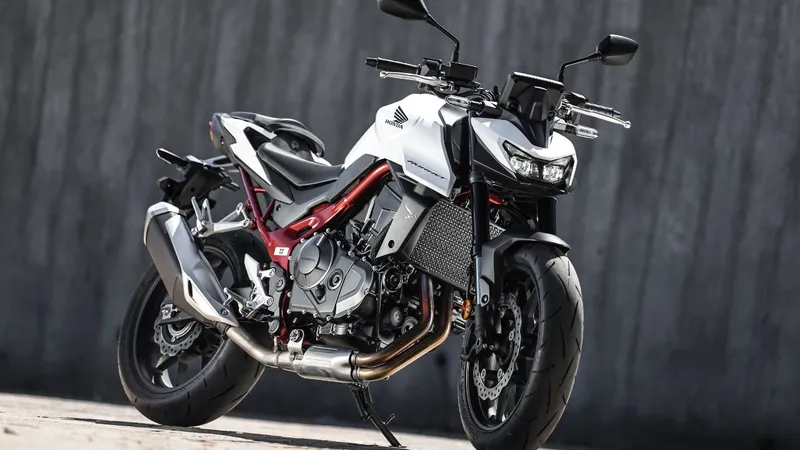 Nova Honda lança CB750 Hornet com mais tecnologia e uma polêmica