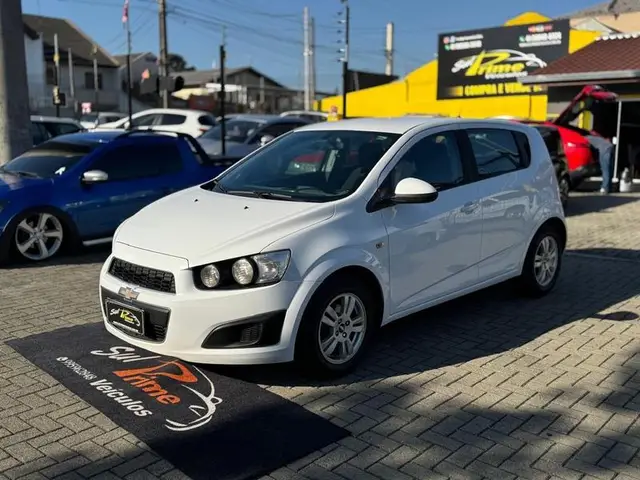 Carro Chevrolet Sonic 2014 Hatch LT 1.6