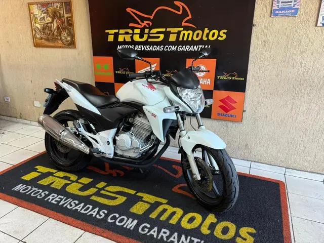 Moto Honda CB 300R 2014 Standard