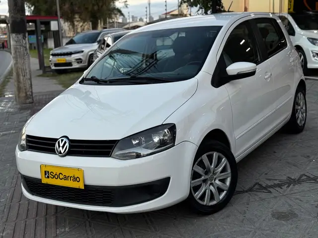 Carro Volkswagen Fox 2014 1.0 TEC (Flex) 4p