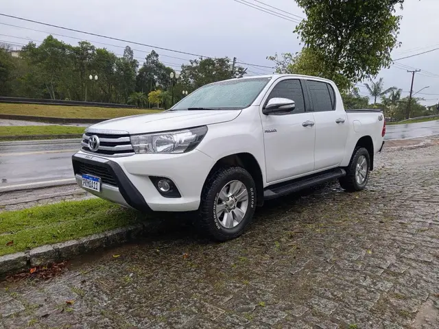 Carro Toyota Hilux Cabine Dupla 2017 Hilux 2.8 TDI SRV CD 4x4 (Aut)